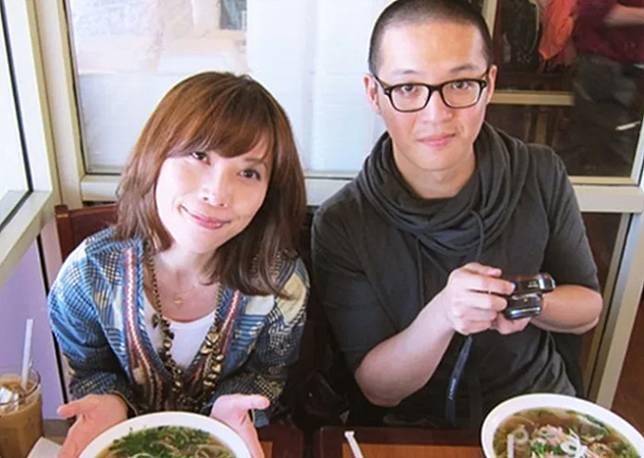 貴婦奈奈和黃博健在台灣沒結婚。（圖／貴婦奈奈臉書）