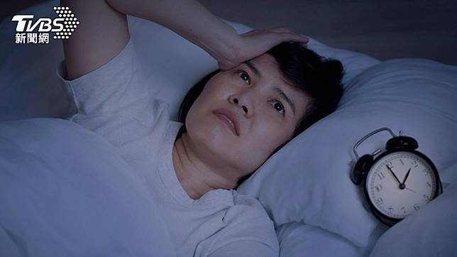 研究曝久坐、輪班失眠風險增。（示意圖／shutterstock 達志影像）