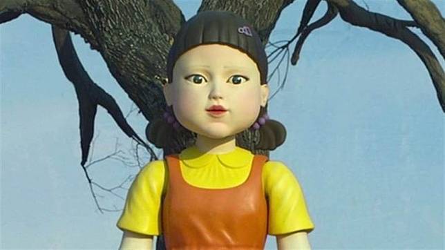 《魷魚遊戲》中的123木頭人娃娃爆紅，仿製公仔也熱賣。（圖／IG@netflixkr）