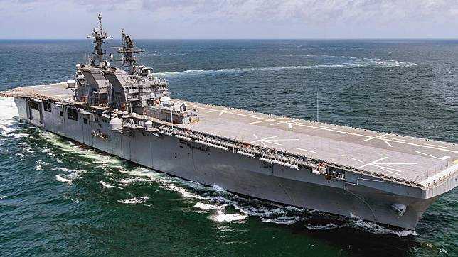 美軍「的黎波里號」（USS Tripoli - LHA 7）。（圖／翻攝自seaforce.org）