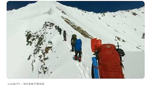 修復的GoPro可見登山隊的最後身影。圖／翻攝ians_india推特