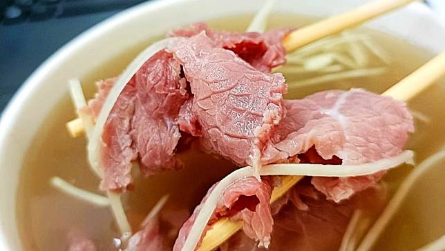 ▲牛肉湯是台南的美食驕傲，也是到台南必吃小吃，今年共3家台南牛肉湯獲得必比登推介。（圖／取自「我要征服臺南牛肉湯」粉專）