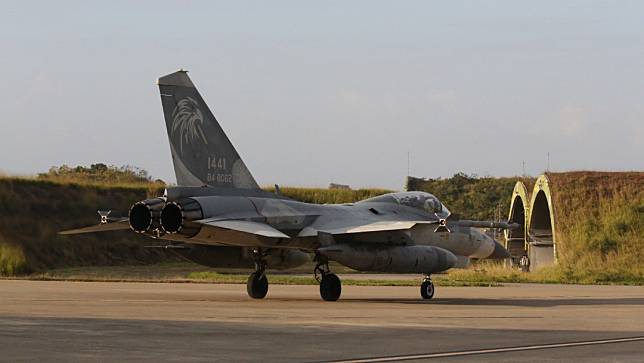 空軍第三戰術戰鬥機聯隊2025.1.07在台中清泉崗（CCK）基地執行IDF戰鬥機5分鐘緊急起飛課目演練，進行春節加強戰備，此非事故飛機。郭宏章攝