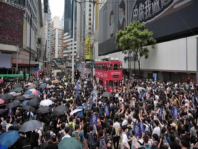 香港週日萬人示威反「港版國安法」陸全國人大今審草案