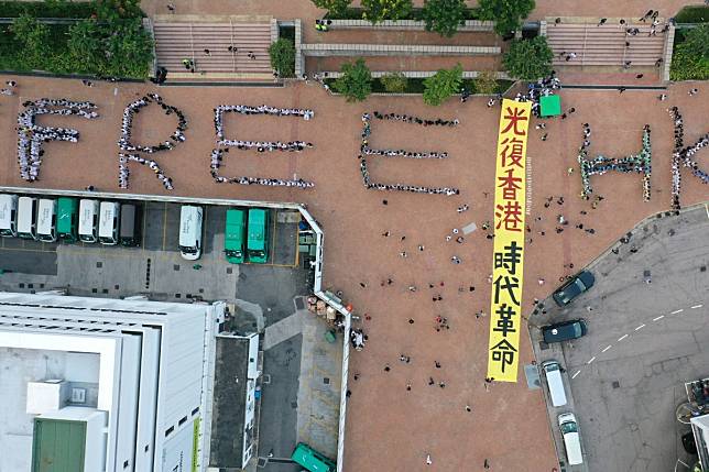 Students display a banner with the slogan ‘Liberate Hong Kong; revolution of our times’ in Central. Photo: Winson Wong