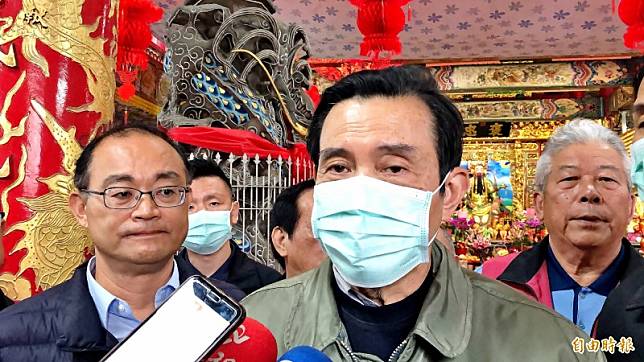 馬英九受訪時表示政府不援助中國口罩是沒氣度、沒人性、沒愛心的做法。(記者許麗娟攝)