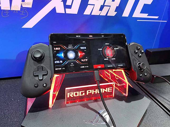 ROG手機搖桿Tessen Mobile Controller電玩展動手玩