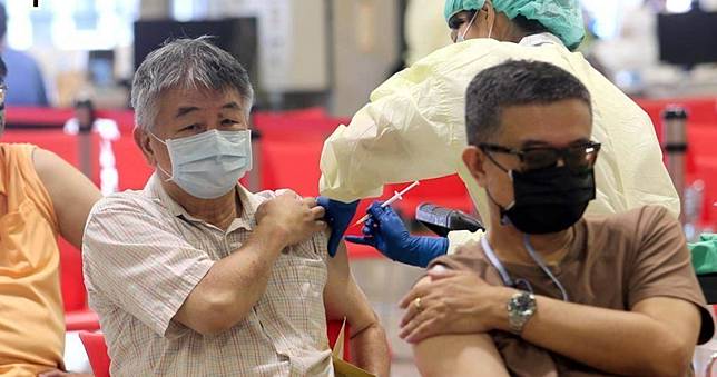 新冠肺炎擬納職業病　勞動部認：未來因工作染疫可領職災給付