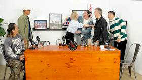 【娱圈】何超儀老公陳子聰大病後首談辛酸  屎袋尿袋爆裂勁尷尬：去到廁所爭啲感動到喊