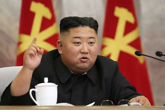 2020年5月24日，北韓（朝鮮）官媒《朝中社》報導最高領導人金正恩主持召開勞動黨第七屆中央軍委會第四次擴大會議（AP）