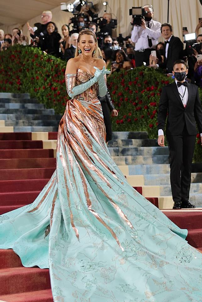 NEW YORK, NEW YORK - MAY 02: Blake Lively attends The 2022 Met Gala Celebrating 'In America: An Anthology of Fashion' at The Metropolitan Museum of Art on May 02, 2022 in New York City. (Photo by Mike Coppola/Getty Images)