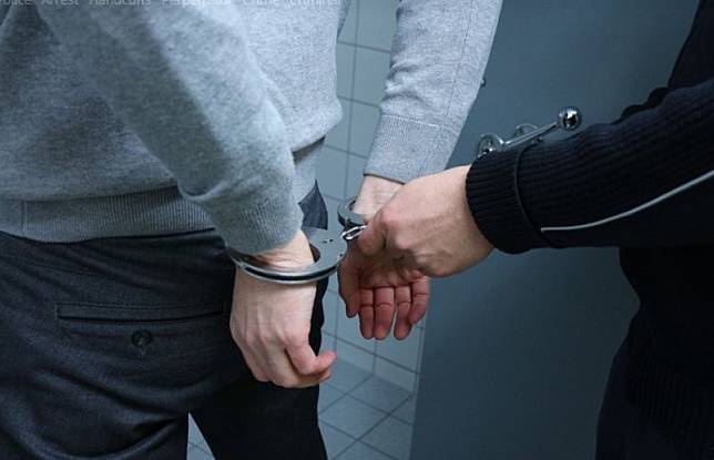 手銬,逮捕,犯法。（圖／示意圖／翻攝pixabay）
