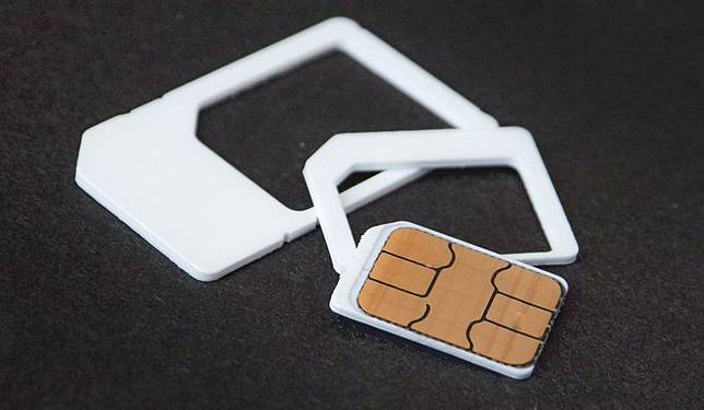 Esim卡取代傳統sim卡，成為民眾出國必備物品。示意圖