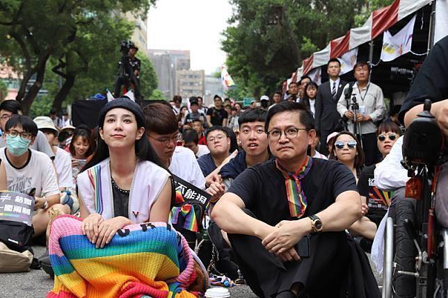 温貞菱、童子賢都關心婚姻平權議題，還在大遊行中同框。（翻攝自婚姻平權大平台）