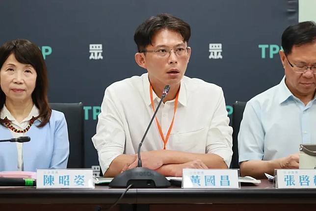 民眾黨主席、立院黨團總召黃國昌