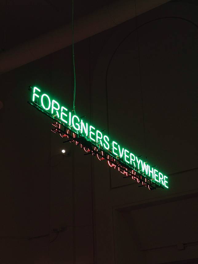 CLAIRE-FANTAINE 作品《FOREIGNERS EVERYWHERE》 PHOTO MATTEO DE MAYDA