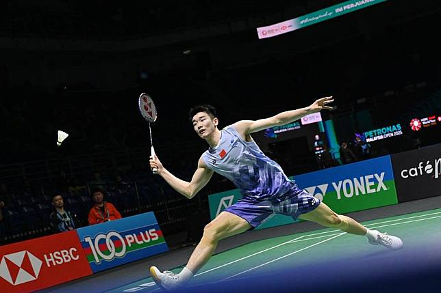 Li Shifeng of China in action during the men's singles quarterfinal against Chi Yu-Jen of Chinese Taipei at the Malaysia Open badminton tournament in Kuala Lumpur, Malaysia, on Jan. 10, 2025. (Photo by Chong Voon Chung/Xinhua)