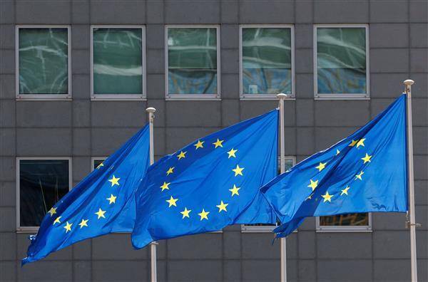 歐盟總部前的歐盟旗。路透社