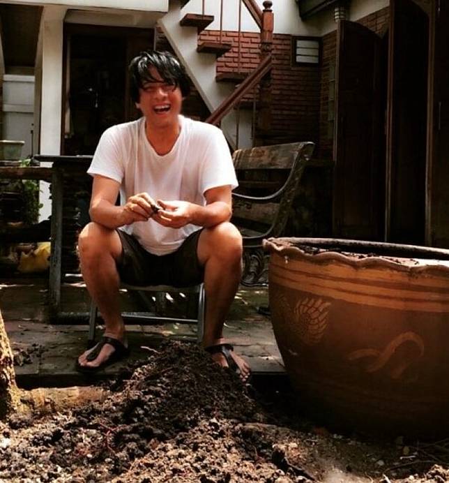 พาชมบ้าน หนุ่ย อำพล นักร้องดังแห่งยุค 90 หลังใช้ชีวิตเป็นโสดในวัย 59 ปี | สยามนิวส์ | LINE TODAY