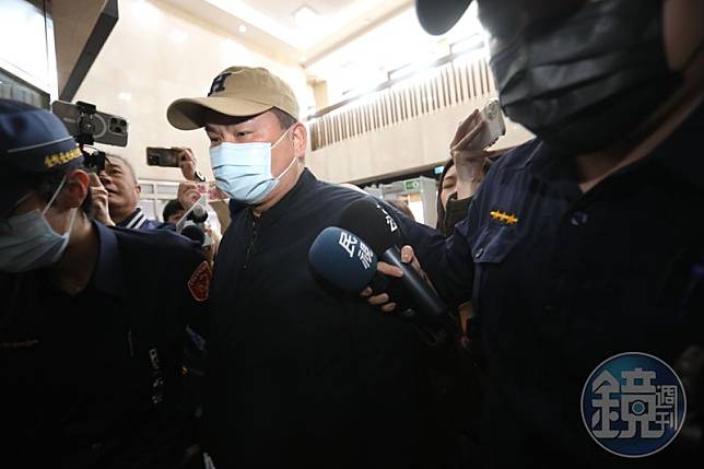 台北市議員陳重文200萬交保後涉串證要處理錢，今羈押禁見。