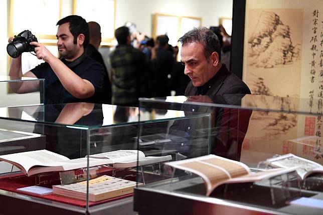 Visitors view an exhibition of selected works of Chinese art and culture at the Malek National Library and Museum in Tehran, Iran, Oct. 12, 2024. (Xinhua/Shadati)