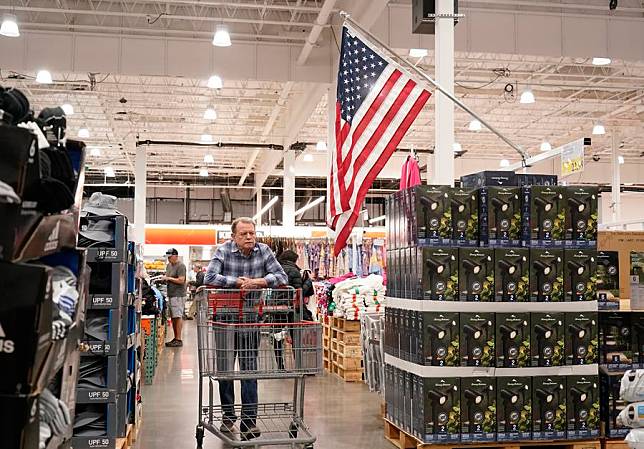 Customers select goods at a supermarket in Foster City, California, the United States, May 15, 2024. (Photo by Li Jianguo/Xinhua)