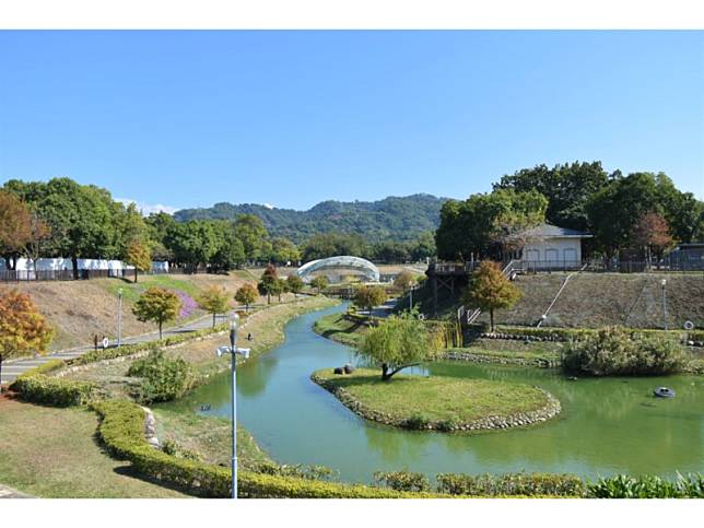 建案鄰近11公頃坪林森林公園