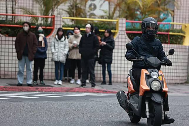 ▲機車、冬天、寒流、冷氣團、天氣配圖。（圖／記者葉政勳攝）