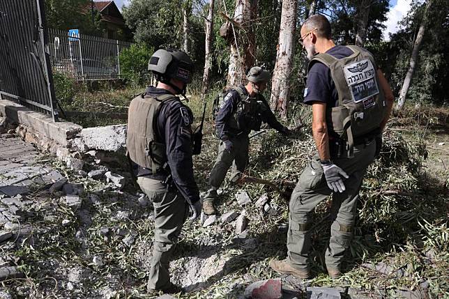 Israeli security forces check the scene after rockets fired from Lebanon hit the northern Israeli city of Kiryat Shmona, May 5, 2024. (David Cohen/JINI via Xinhua)