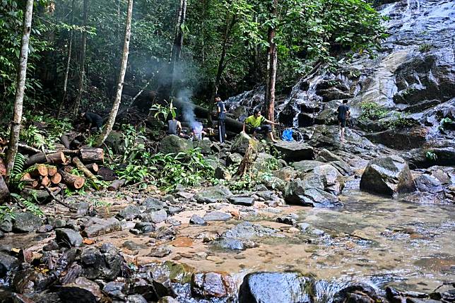 Tourists camp and enjoy barbecue by the stream at a rainforest waterfall scenic area in Selangor State, Malaysia, on May 5, 2024. (Xinhua/Cheng Yiheng)