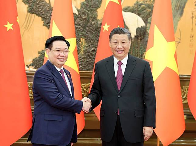 Chinese President Xi Jinping meets with Chairman of the National Assembly of Vietnam Vuong Dinh Hue at the Great Hall of the People in Beijing, capital of China, April 8, 2024. (Xinhua/Ding Haitao)