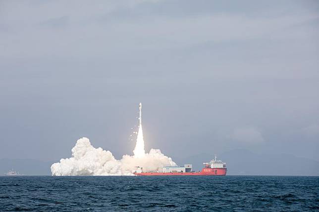 A Smart Dragon-3 (SD-3) carrier rocket carrying nine satellites blasts off from waters off the coast of Yangjiang, a city in south China's Guangdong Province, Feb. 3, 2024. (Beijing Time) on Saturday. (Photo by An Di/Xinhua)