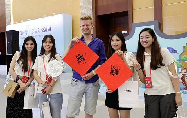 Guests show rubbing works at a youth fair in Fuzhou, southeast China's Fujian Province, June 26, 2024. (Xinhua/Qin Lang)