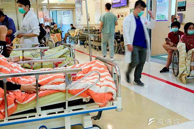 台灣的醫院急診室壅塞幾成常態，根據衛生福利部資料，去年全台總急診人次高達712萬，比香港迪士尼1年的入園人次還要多。示意圖。（資料照，陳明仁攝）