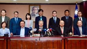 經濟部長龔明鑫今（1）日在經濟部會見工商團體，宣布展開請益之旅。李政龍攝
