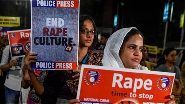 วัยรุ่นหญิงชาวอินเดีย ถูกจุดไฟเผาระหว่างเดินทางไปศาล ฟังการไต่สวนคดีถูกข่มขืน