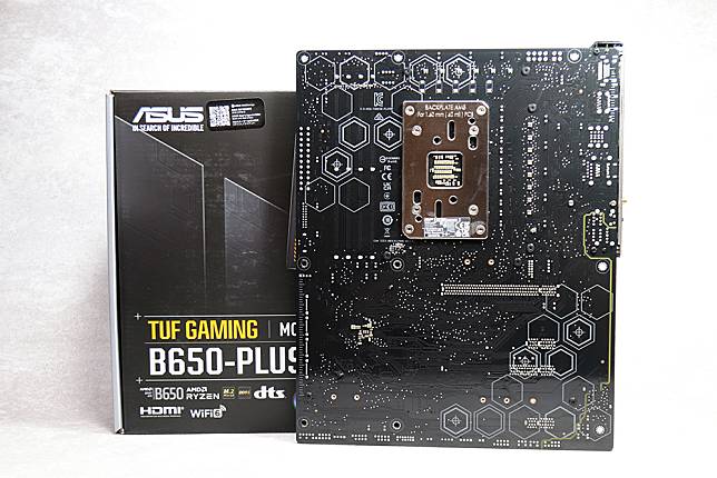 最帥氣的主機板就是它！ASUS TUF B650-PLUS WIFI 開箱評測