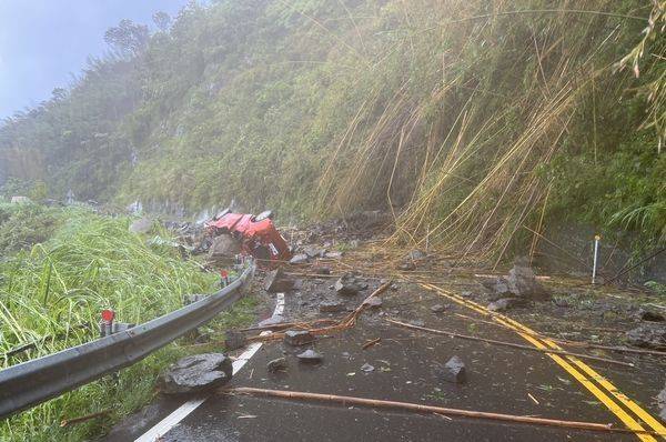 阿里山林鐵維修員冒雨搶修，下山時慘遭巨石重砸死亡。（記者湯朝村翻攝)