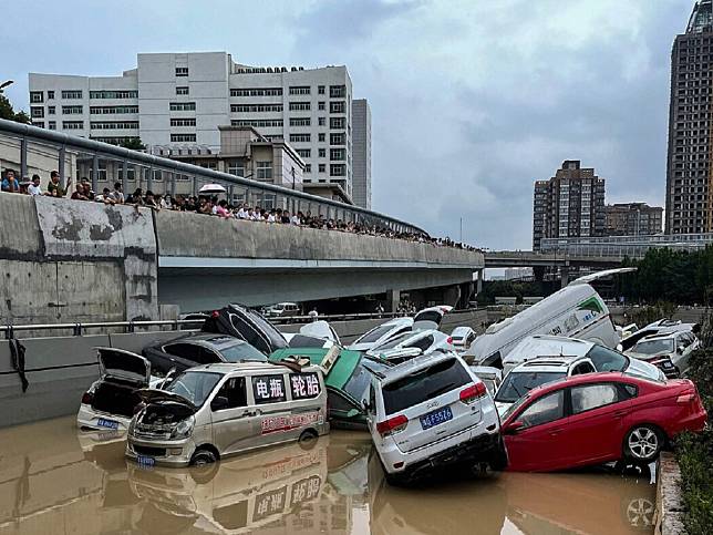 慘！河南鄭州暴雨33死　路上浮屍觸目驚心