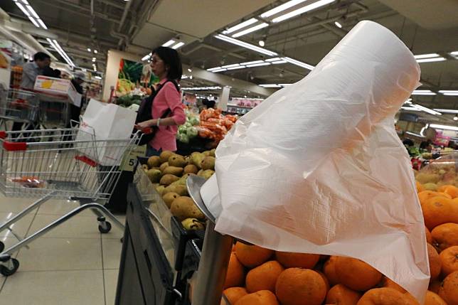 Clear plastic bags are in easy reach of consumers in supermarkets, a survey found. Photo: SCMP