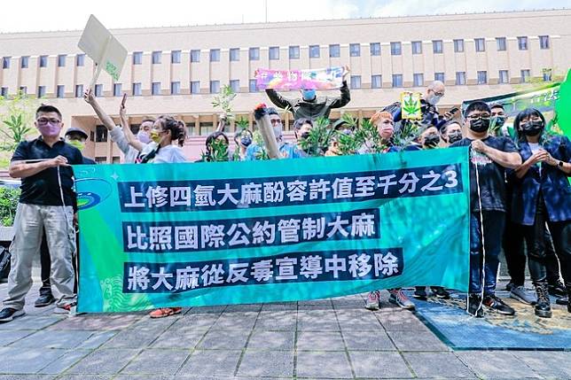 綠色浪潮於法務部前召開記者會(圖/綠色浪潮提供)