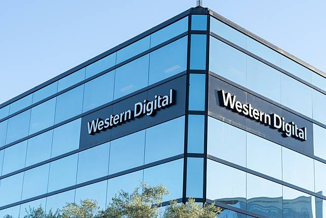 【美股新聞】Western Digital拆分硬盤與記憶體部門，帶動股價上漲7%。