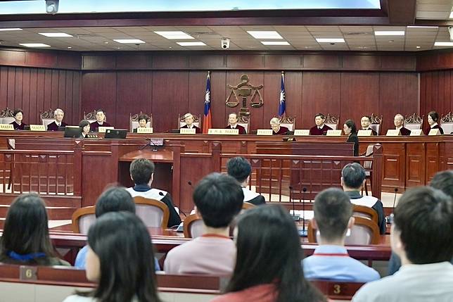 民進黨立院黨團針對《憲訴法》提釋憲、暫時處分，憲法法庭表示，大法官正依法處理中。（資料照片／張哲偉攝）