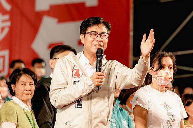 高雄市長陳其邁（中）預料將被推選為代理主席，而黨魁補選可能由潘孟安、林佳龍、蘇嘉全等人角逐。（截取自陳其邁臉書粉專）