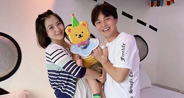 張峰奇（右）和李亮瑾結婚多年。翻攝自張峰奇臉書