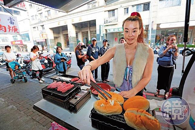 法拉利姐賣黑鮑魚香腸曾經受到粉絲歡迎，但也是黯然收攤。（資料照）