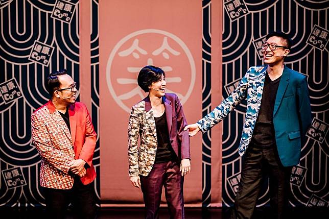「達康.come」今年中攜手哈利（中） 在台中歌劇院推出現場喜劇作品《三口組》。（達康.come提供）