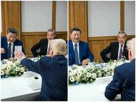 ▲白宮官網31日公布多張川習會相關照片，可以看到川普伸出手朝習近平出示一張小卡，習近平仔細湊近端詳並笑開懷，展示出這場會議輕鬆的一面。（合成圖／翻攝自白宮官網）