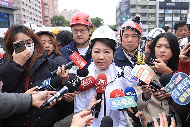 臺中新光三越百貨在今（13）日近中午時發生氣爆意外，釀4死26傷，臺中市長盧秀燕表示，此案已由檢方介入調查，此案發生原因以檢方調查為準，臺中新光三越百貨需無限期停業，直到結果出爐。（臺中市政府提供）