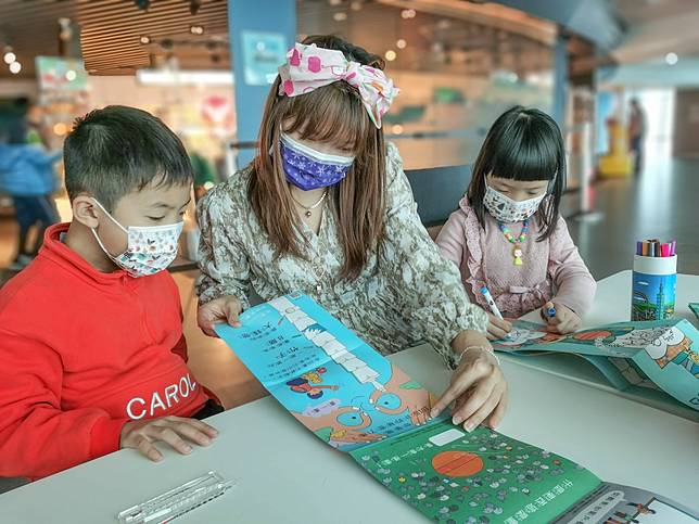 親子一起參加彩繪101活動（圖/台北101）